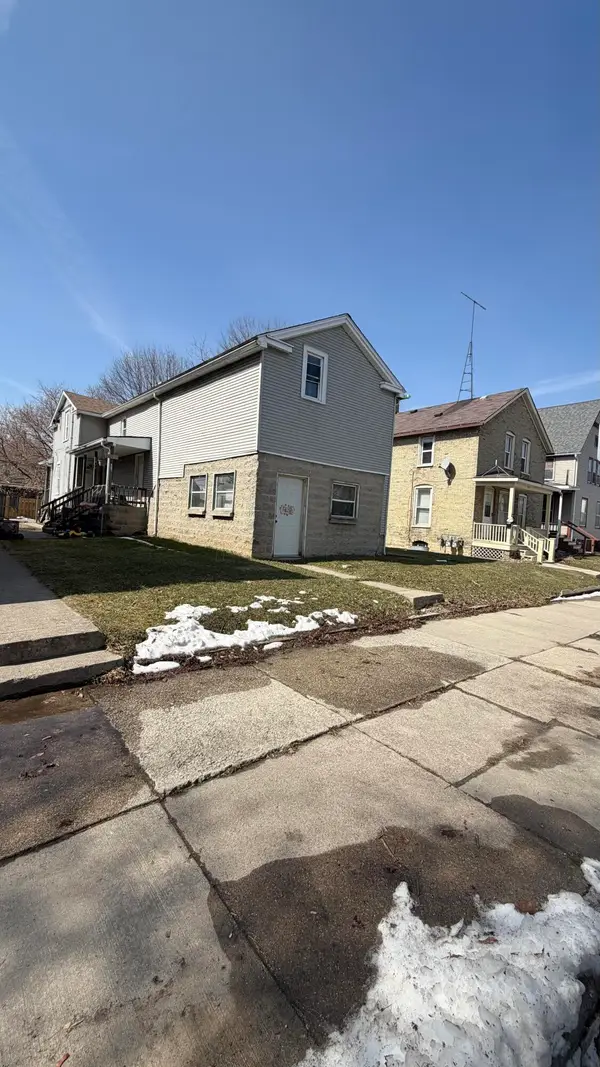 1814 Center St, Racine, WI 53403