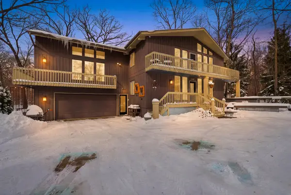 W3907 Silica Rd, Taycheedah, WI 54937