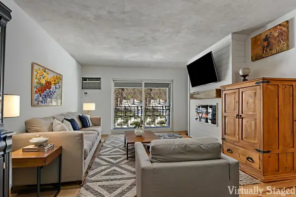 118 Evelyn Ln, Lake Geneva, WI 53147