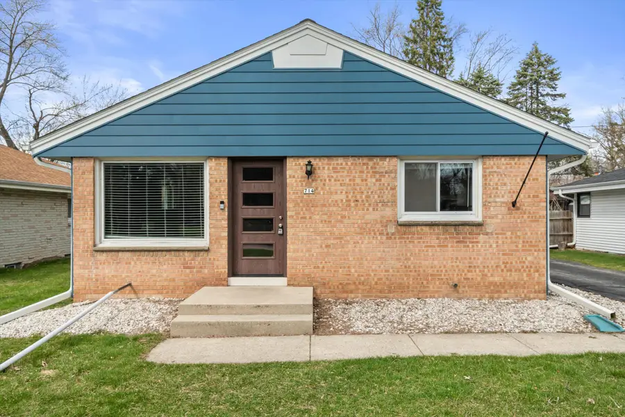 714 W Montclaire Ave, Glendale, WI 53217 - #2