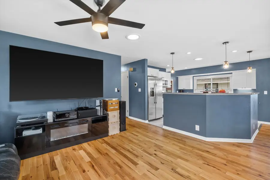 714 W Montclaire Ave, Glendale, WI 53217 - #3