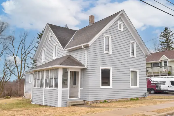 825 Fredonia Ave, Fredonia, WI 53021