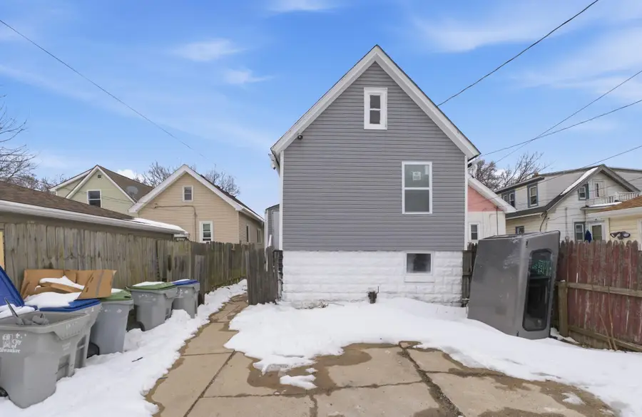 712 S 37th St, Milwaukee, WI 53215 - #2