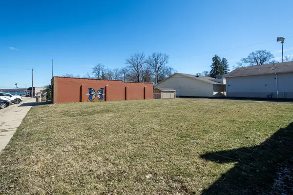 317 E Lake St, Salem Lakes, WI 53170