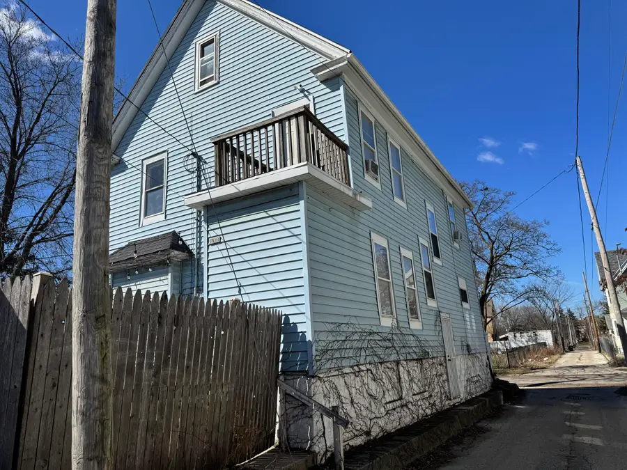 1114 N 25th St, Milwaukee, WI 53233 - #3