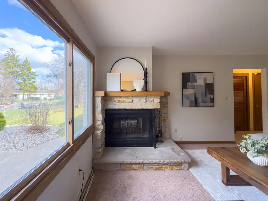 3340 S Russel Rd, New Berlin, WI 53151 - #3