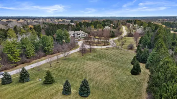 13965 N Pine Bluff Rd, Mequon, WI 53097