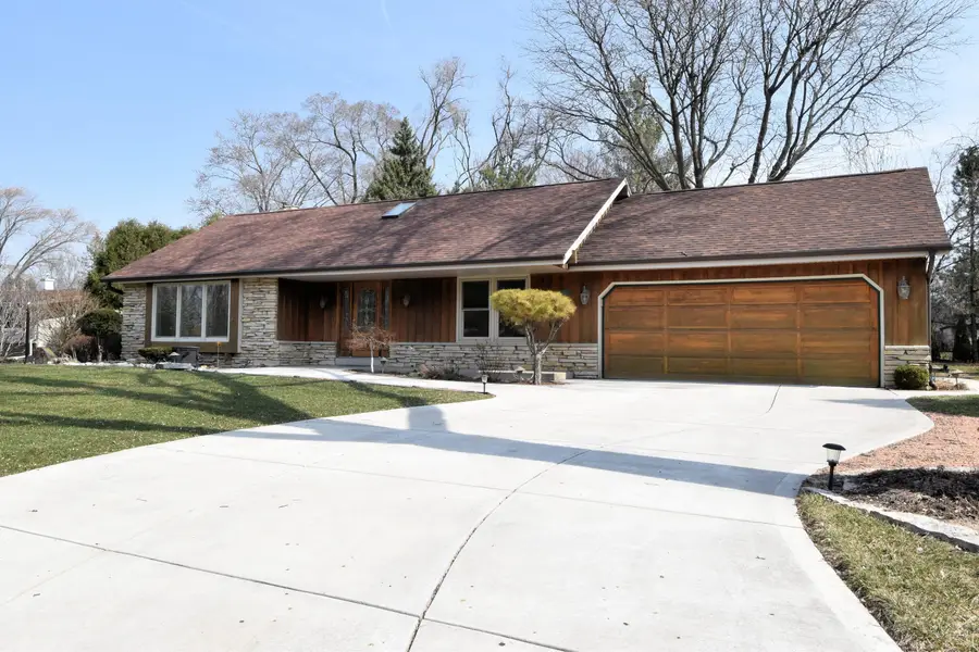 10570 Pallottine Dr, Greenfield, WI 53228 - #2