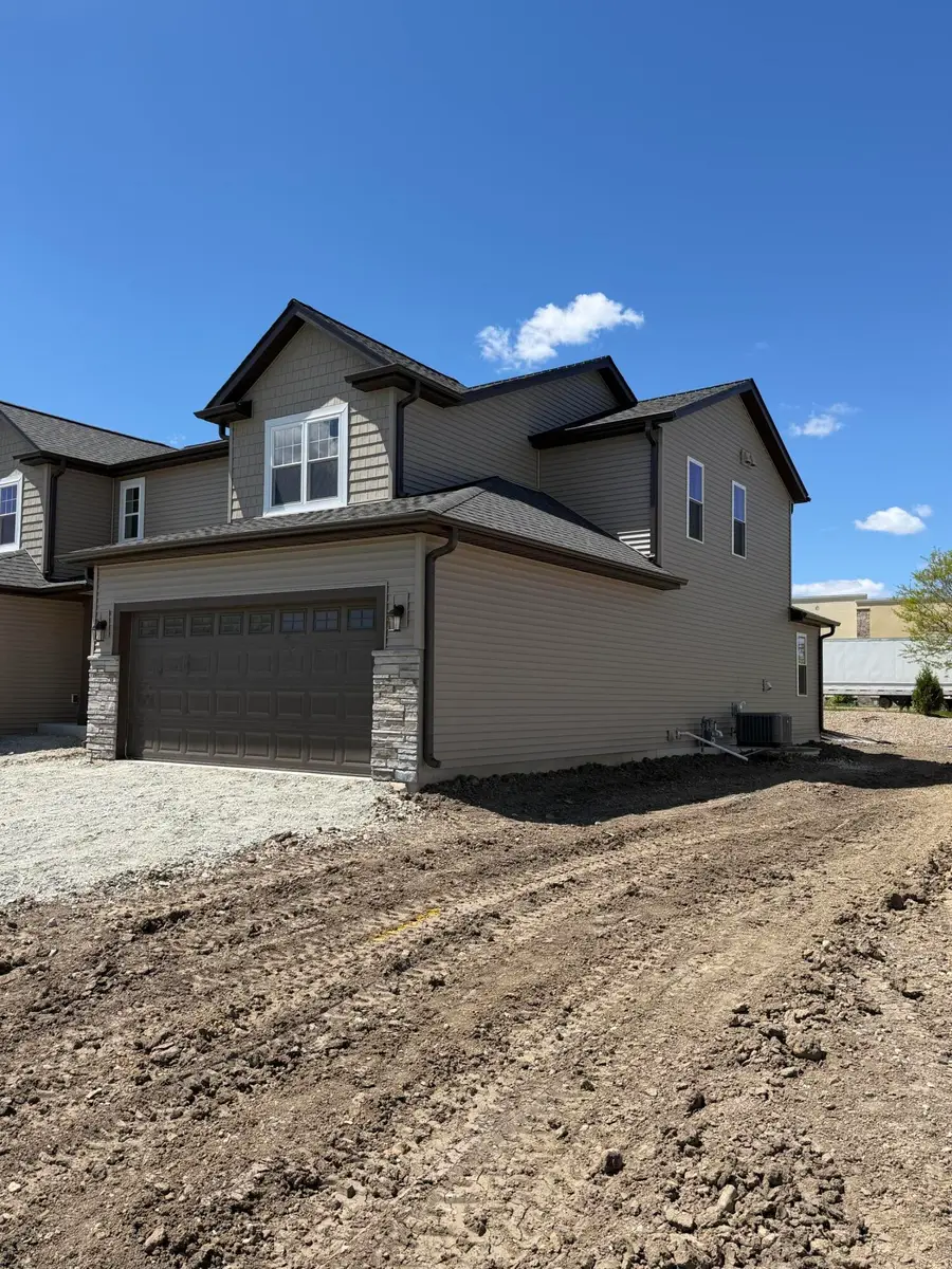 754 Pleasant Park Ct, Johnson Creek, WI 53038 - #2