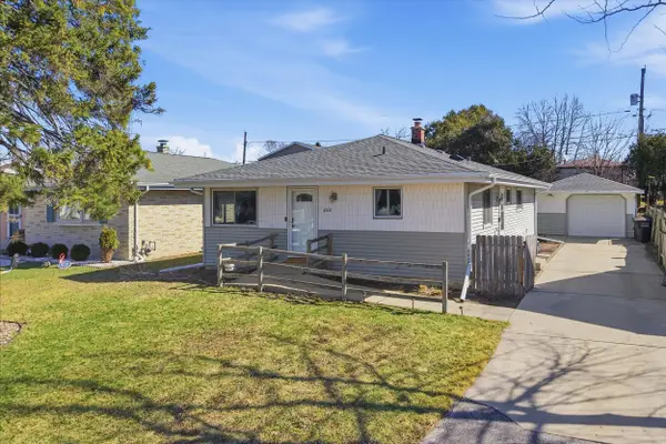 4216 S 89th St, Greenfield, WI 53228