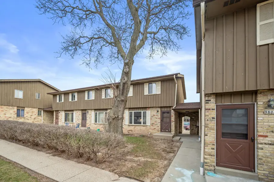 9806 W Morgan Ave, Milwaukee, WI 53228 - #2