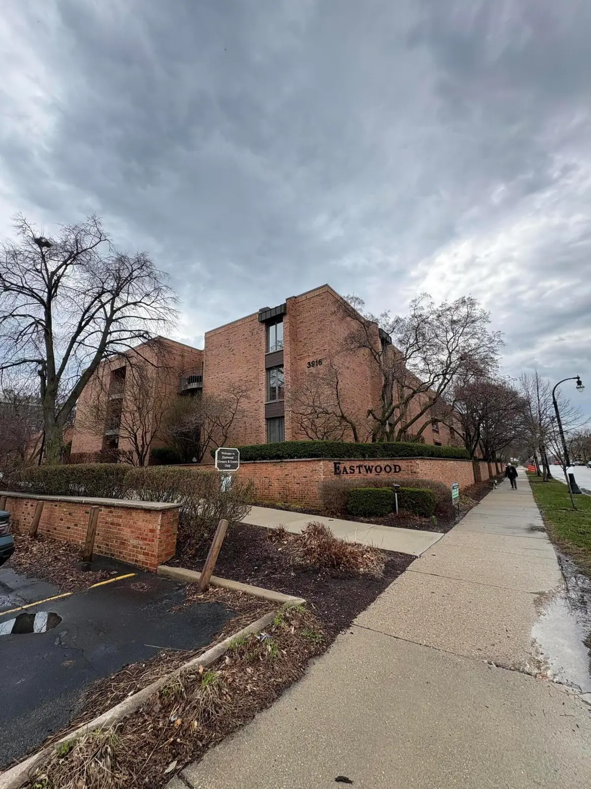 3916 N Oakland Ave, Shorewood, WI 53211 - #1