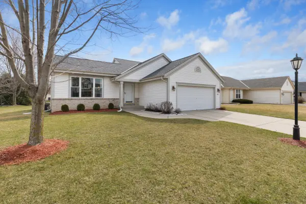 3745 Stillwater Cir, Waukesha, WI 53189