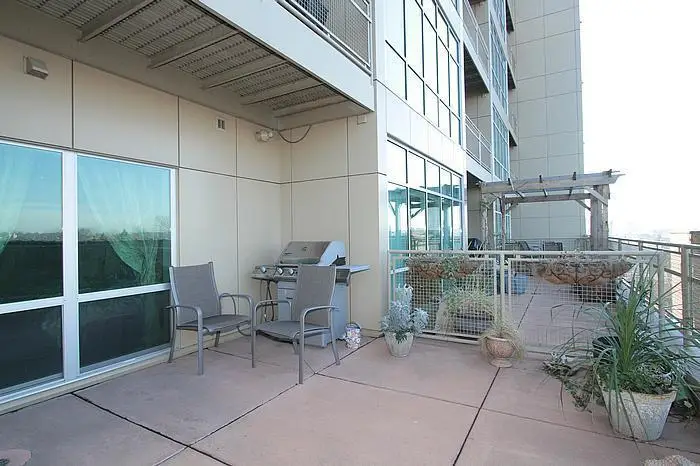 1550 E Royall Pl, Milwaukee, WI 53202 - #2