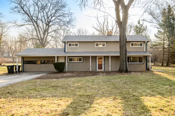 888 Wildwood Pl, Oconomowoc, WI 53066