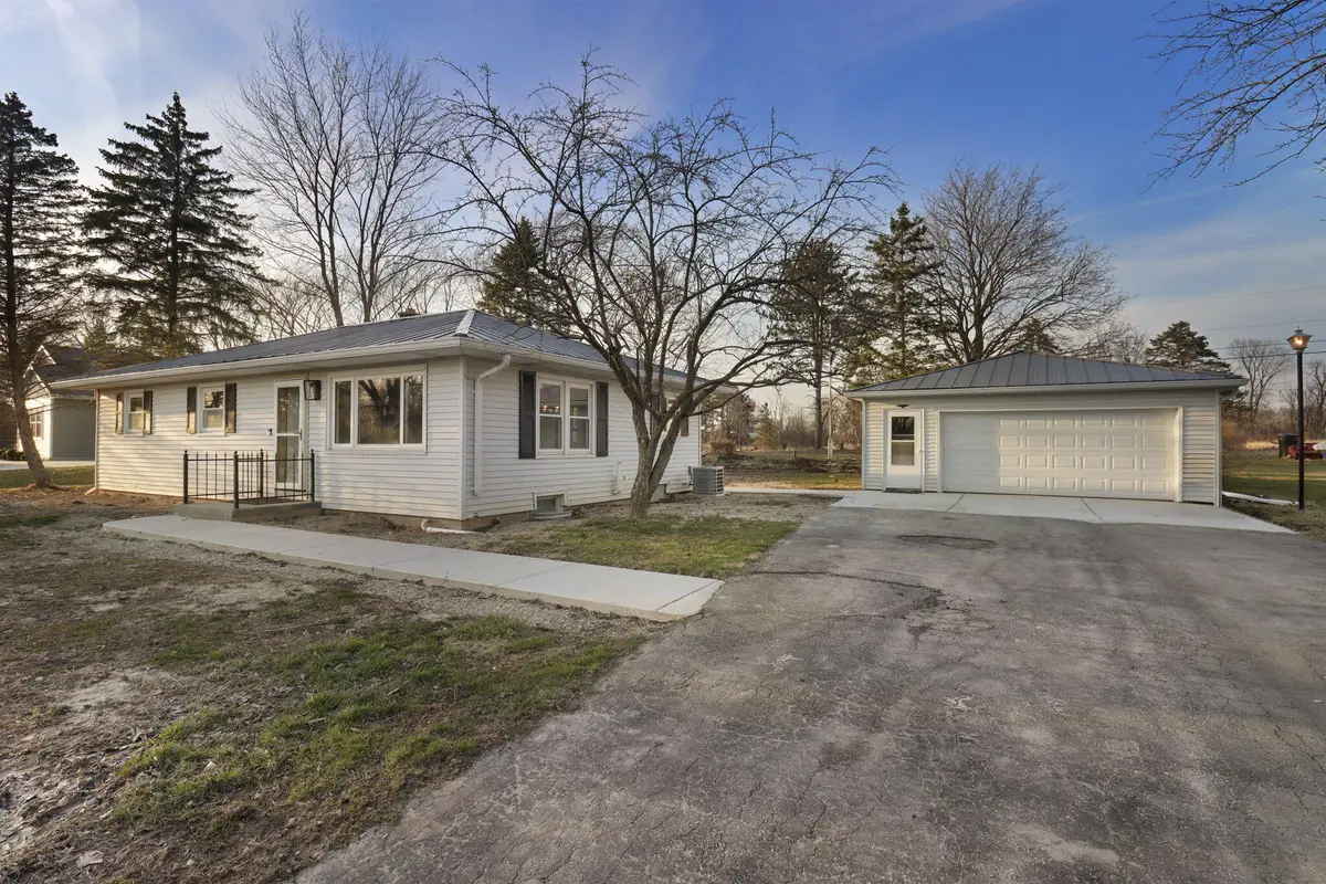 5530 Old Oak Ln, Caledonia, WI 53402 - #1