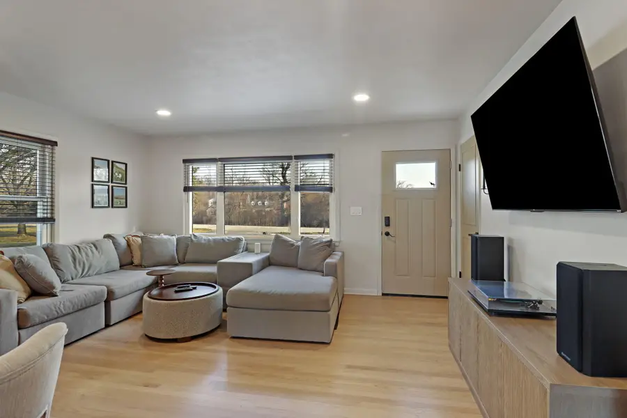 5530 Old Oak Ln, Caledonia, WI 53402 - #2