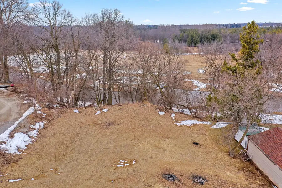 8026 Village Dr, Manitowoc Rapids, WI 54247 - #2