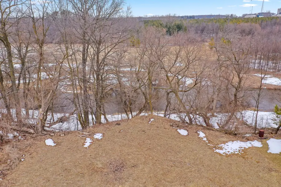 8026 Village Dr, Manitowoc Rapids, WI 54247 - #3