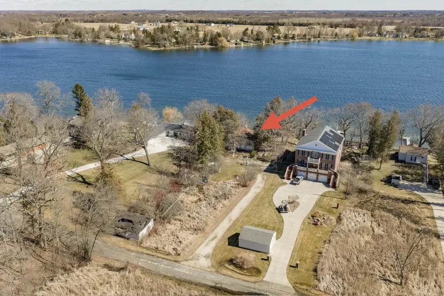 212 S Golden Lake Ln, Summit, WI 53066 - #2