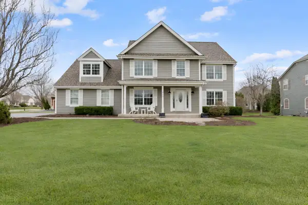 1833 La Belle Springs Ln, Oconomowoc, WI 53066