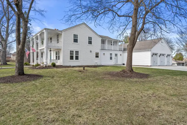 17730 Greenbrier Dr, Brookfield, WI 53045