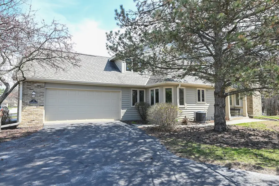 N21W24093 Dorchester Dr, Pewaukee, WI 53072 - #2