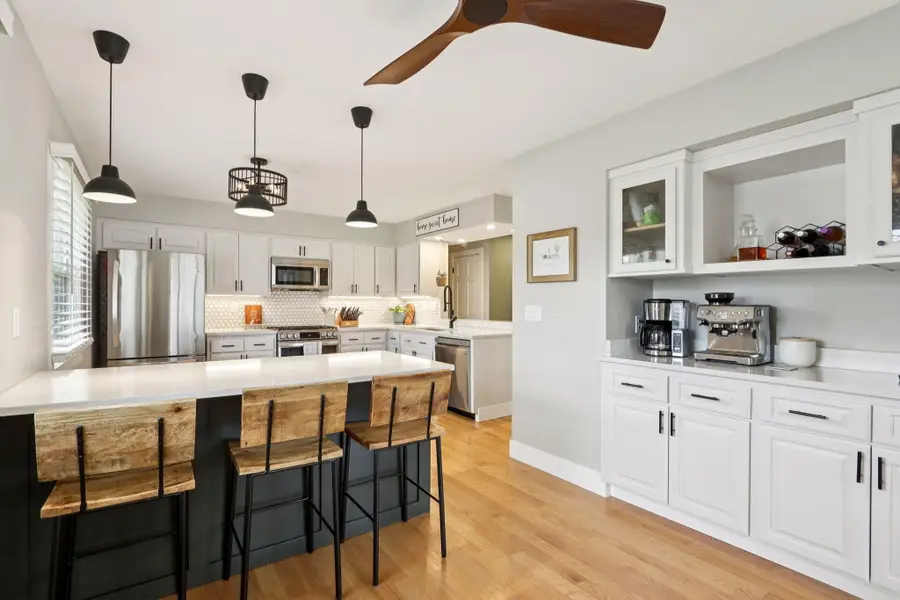 630 Pleasant Dr, Hartland, WI 53029 - #2