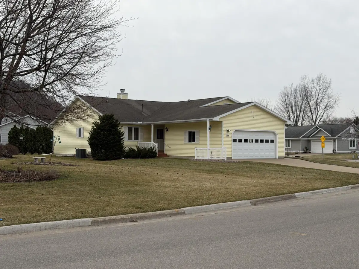 3304 Solaris Ln, La Crosse, WI 54601 - #1