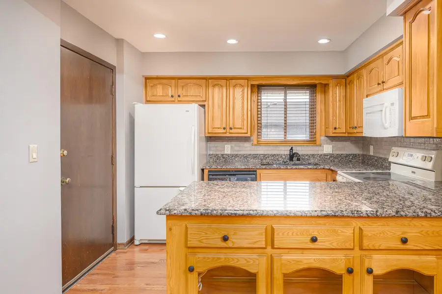 9508 W Maple Ct, West Allis, WI 53214 - #3