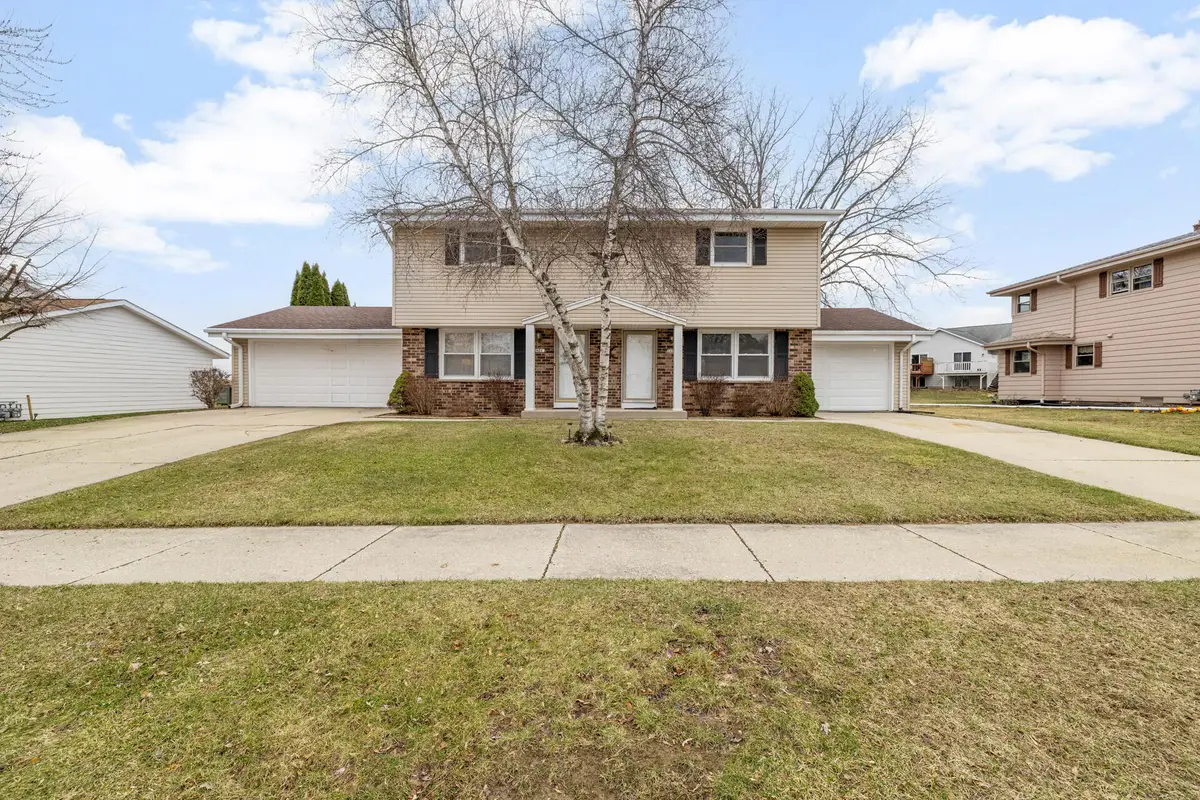 2421 Deerfield Dr, West Bend, WI 53090 - #1