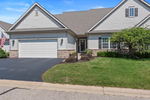 420 Cobblestone Ct, Slinger, WI 53086