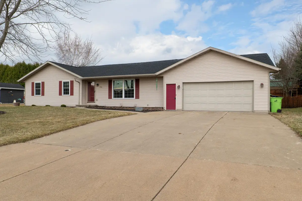 204 S 7th Ave, Saint Nazianz, WI 54232 - #1