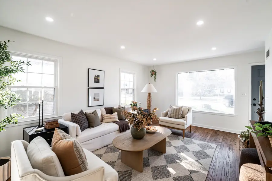 860 W La Salle Ave, Glendale, WI 53209 - #2