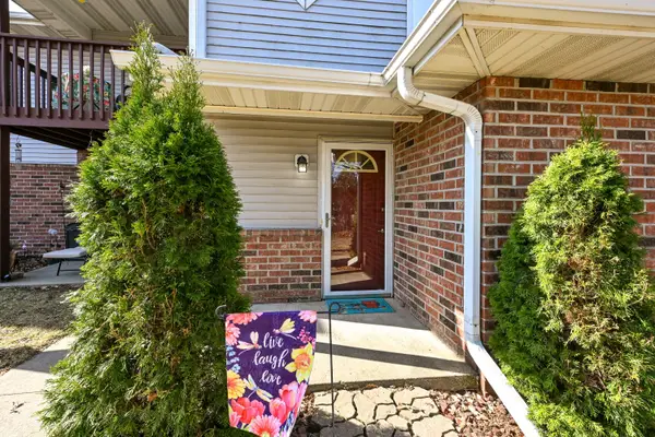 200 W Aspen Ct, Oak Creek, WI 53154