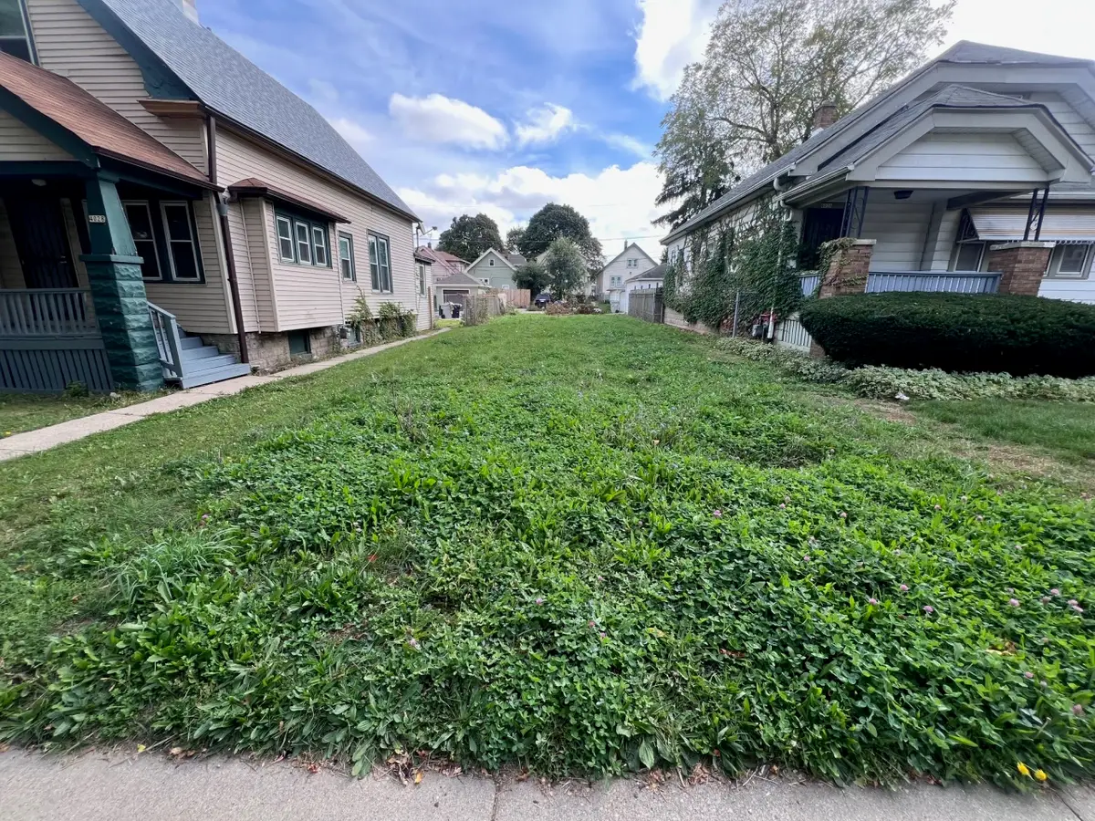 4024 N 19th St, Milwaukee, WI 53209 - #1