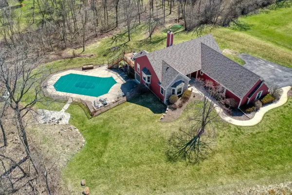 W287N3838 North Shore Dr, Delafield, WI 53072