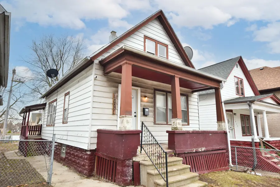 1225 W Keefe Ave, Milwaukee, WI 53206 - #2