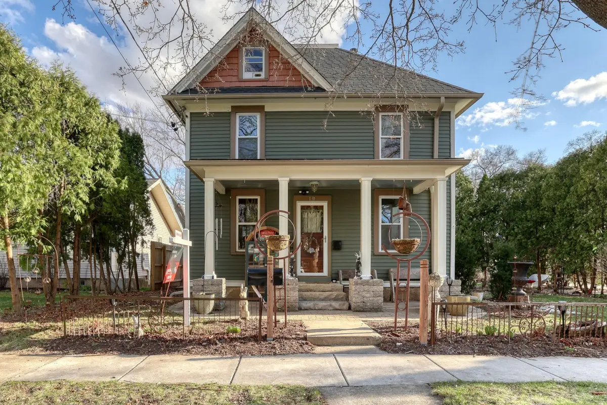 131 Oakland Ave, Mukwonago, WI 53149 - #1