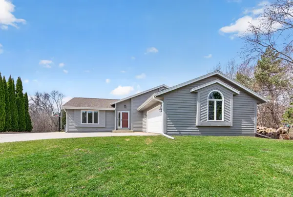 539 Beechwood Dr, Cedarburg, WI 53012