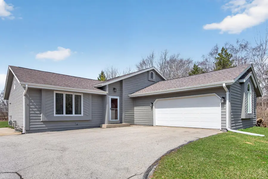 539 Beechwood Dr, Cedarburg, WI 53012 - #2