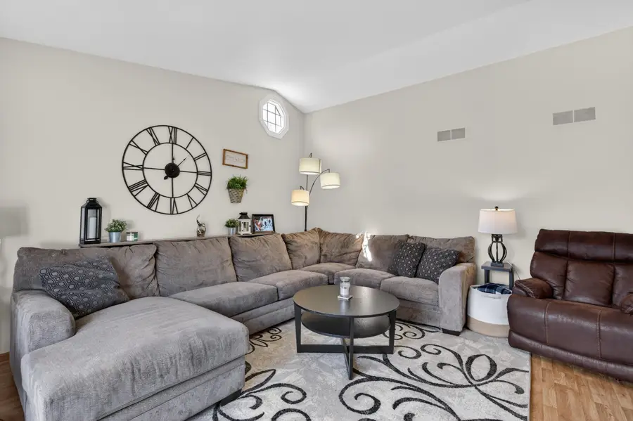 539 Beechwood Dr, Cedarburg, WI 53012 - #3