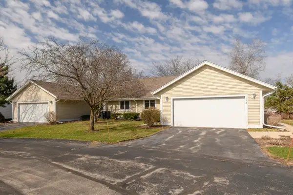 118 Harrogate Dr, Waukesha, WI 53188