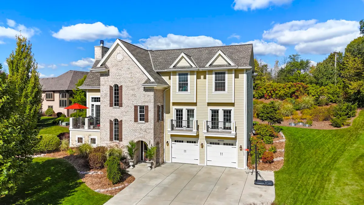 S67W17672 Copper Oaks Ct, Muskego, WI 53150 - #1