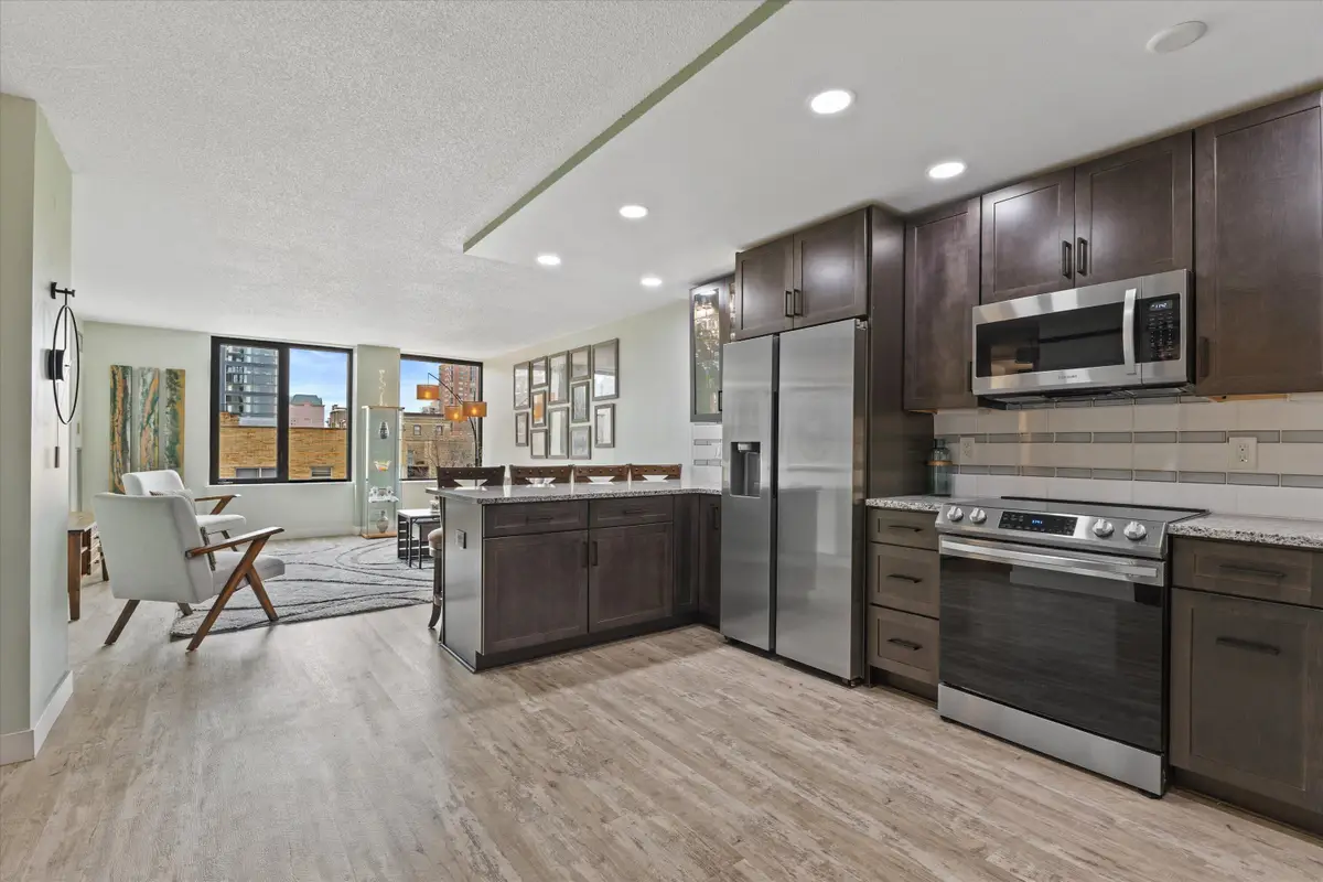 929 N Astor St, Milwaukee, WI 53202 - #1