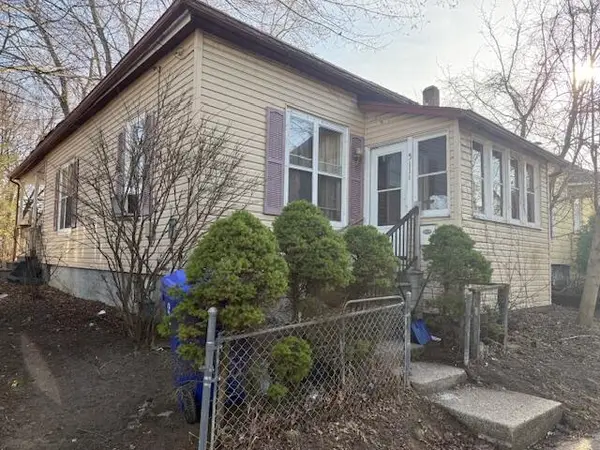 511 66th St, Kenosha, WI 53143