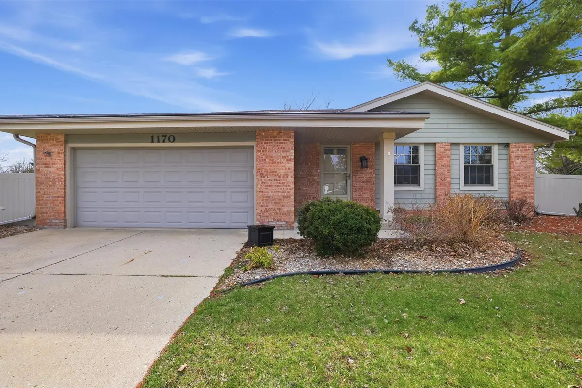 1170 Saratoga Pkwy, Oconomowoc, WI 53066 - #1