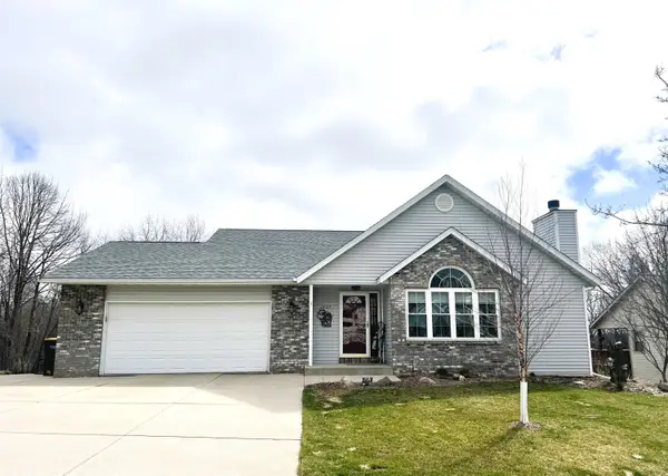 1407 Villa Park Ct, West Bend, WI 53090