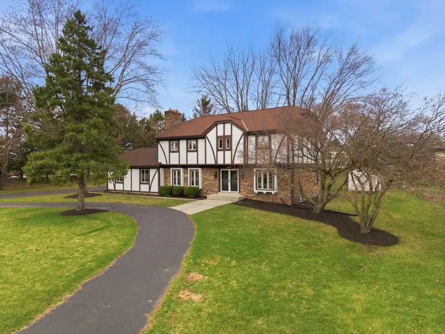 18760 Yorkshire Ln, Brookfield, WI 53045 - #2