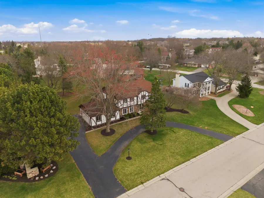 18760 Yorkshire Ln, Brookfield, WI 53045 - #3